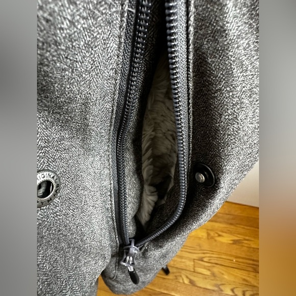 Cabela’s  Women’s Sherpa Lined Grey Hooded Parka. Full Zip. Horn Toggle. - Picture 10 of 14